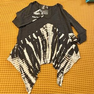 Young Fabulous & Broke Asymmetrical Hem Gray & White Tie-Dye Lightweight Sweater